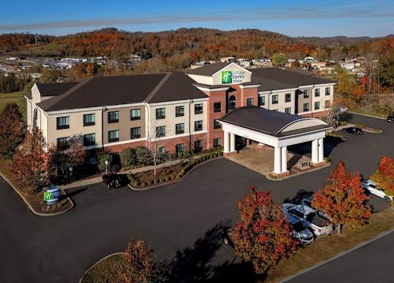 Holiday Inn Express & Suites FAIRMONT by IHG 1