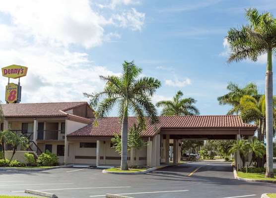 Super 8 by Wyndham Riviera Beach West Palm Beach 1