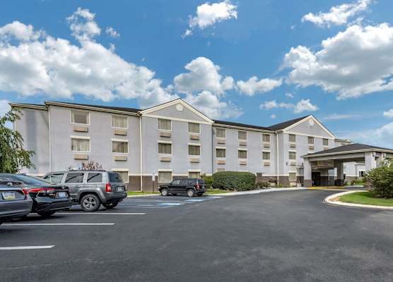 Comfort Inn & Suites Butler 1