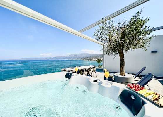 Skipper Beachfront Suites 1