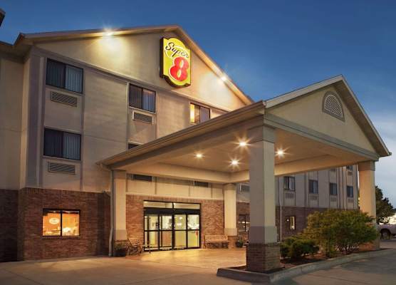 Super 8 by Wyndham Perryville 1