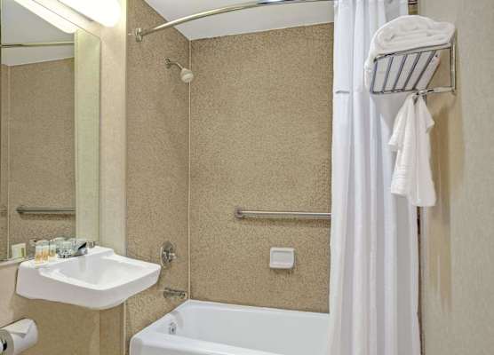 Days Inn by Wyndham Jamaica / JFK Airport (CLOSED) 1