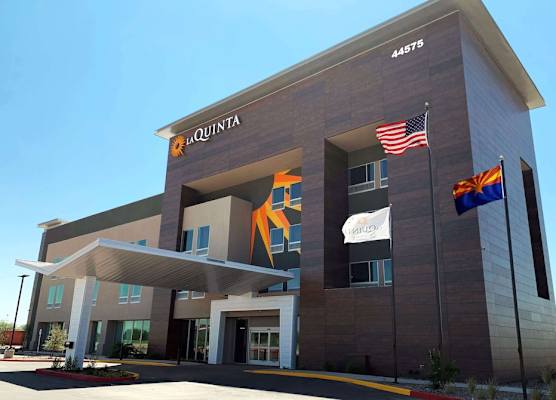La Quinta Inn & Suites by Wyndham Maricopa Copper Sky 1