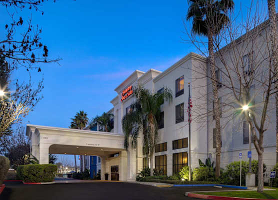 Hampton Inn & Suites Tulare 1