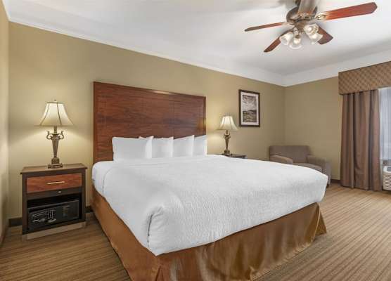 Best Western Plus Monica Royale Inn & Suites 1