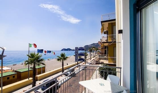 Maniel Beach Hotel 1