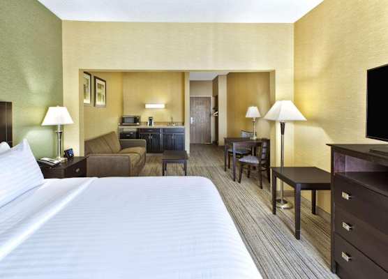 Country Inn & Suites by Radisson, Benton Harbor-St. Joseph, MI 1