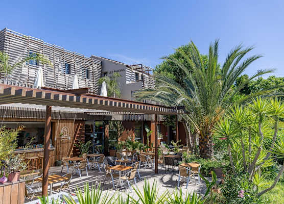 Hôtel les jardins du canal - piscine chauffée - solaire eco responsable - parking - garage - bornes électriques - accueil vélos - kids friendly 1