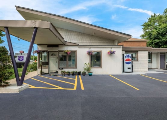 Knights Inn Burlington, ON 1