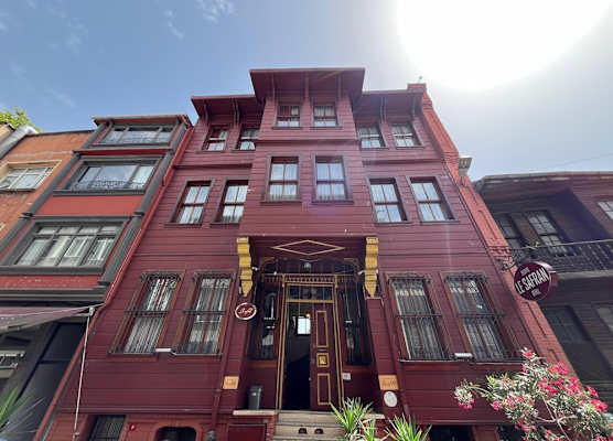 Le Safran Suite Hotel 1