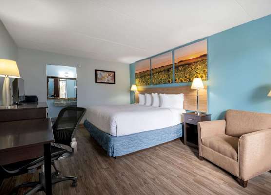 Days Inn by Wyndham Perrysburg Toledo 1