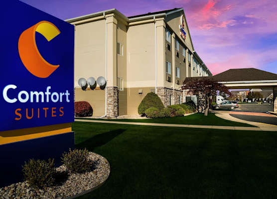 Comfort Suites Saginaw North 1