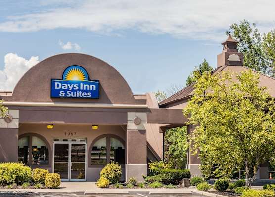 Days Inn & Suites by Wyndham Lexington 1