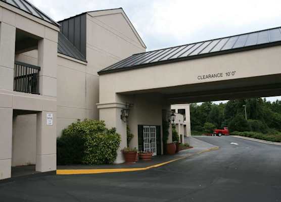 Travelodge by Wyndham Roanoke 1