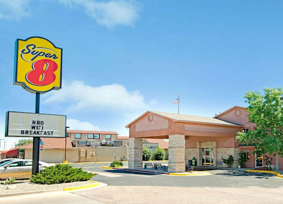 Super 8 Belen 1