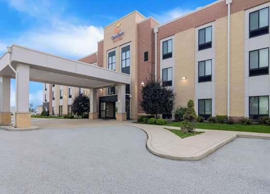 Comfort Suites Rensselaer near Fair Oaks 1