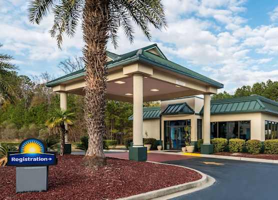 Days Inn by Wyndham Richmond Hill/Savannah 1
