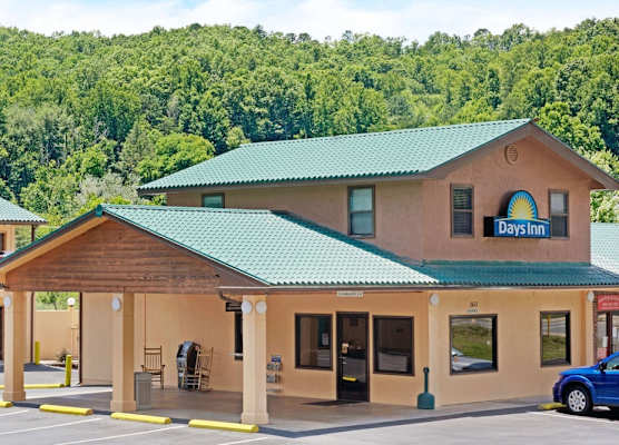 Days Inn by Wyndham Cherokee Near Casino 1