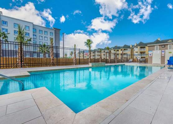 La Quinta Inn & Suites by Wyndham Galveston West Seawall 1