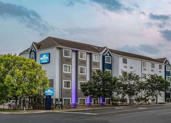 Microtel Inn & Suites by Wyndham Austin Airport 1