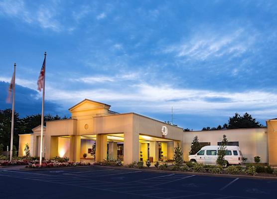 DoubleTree by Hilton Charlotte Airport 1