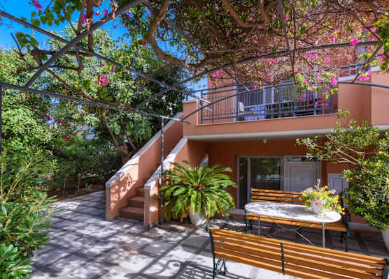 Poseidon Studios & Apartments 1