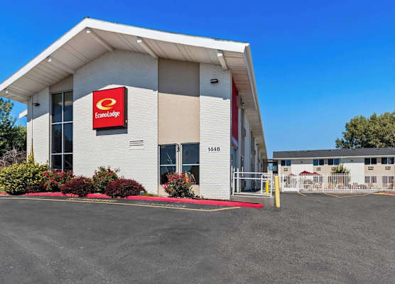 Econo Lodge 1