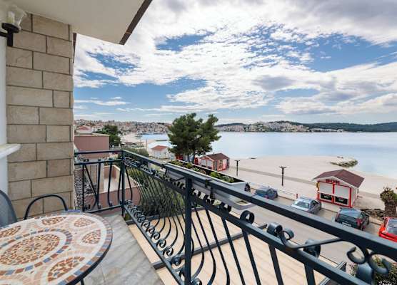 Villa Okruk-10 meters away from the beach 1