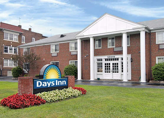 Days Inn by Wyndham Cleveland Lakewood 1