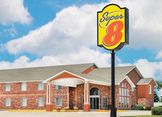 Super 8 by Wyndham Bolivar 1