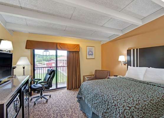 Days Inn by Wyndham Washington 1