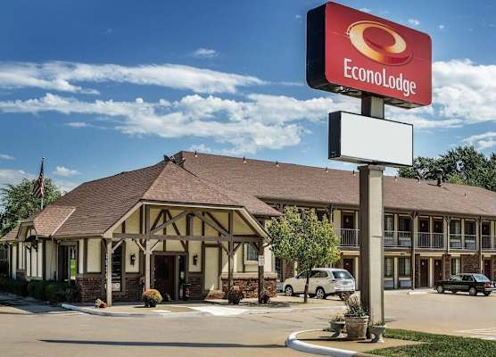 Econo Lodge Lawrence near University 1