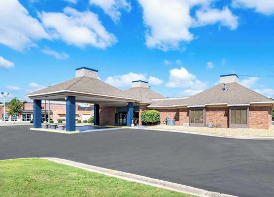 Quality Inn & Suites Fayetteville I-95 1