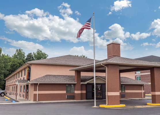 Super 8 by Wyndham Carrollton 1