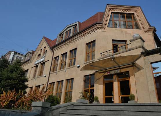 Yerevan Deluxe Hotel 1