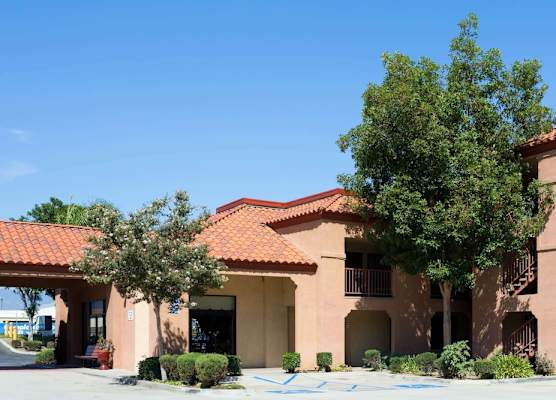 Days Inn by Wyndham Fontana / Rialto 1