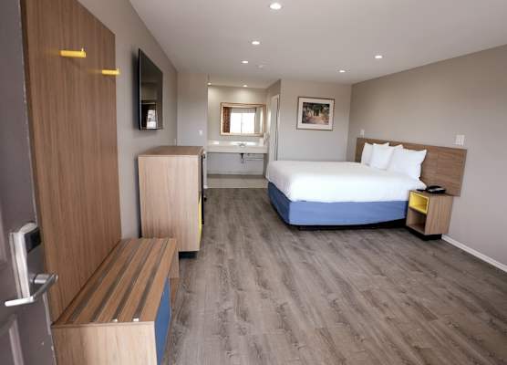 Days Inn by Wyndham Hemet 1