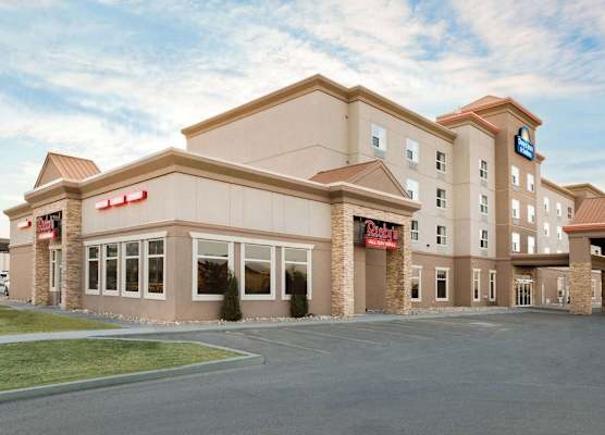 Days Inn & Suites by Wyndham Edmonton Airport 1