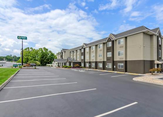 Quality Inn & Suites Bristol North 1