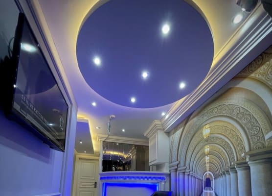 Crowned Hotel 1
