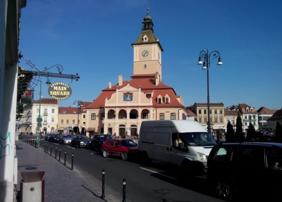 Main Square Apartments & More 1