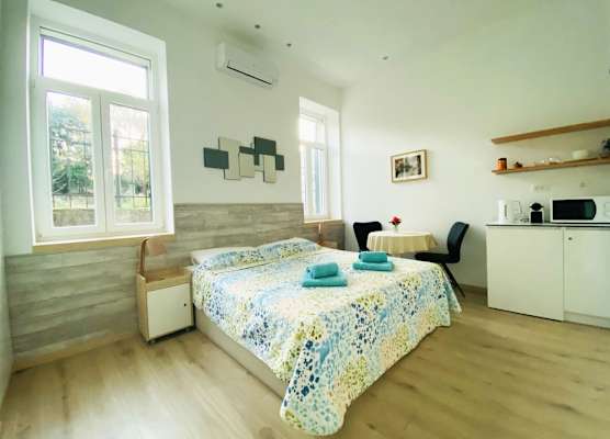 En-suite Rose on Rokova Street 1