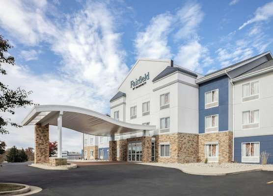 Fairfield Inn and Suites by Marriott Fort Wayne 1