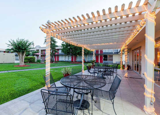 Ramada by Wyndham New Iberia 1