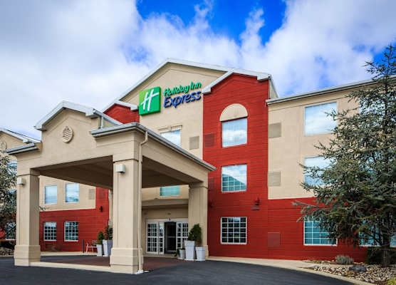 Holiday Inn Express & Suites READING AIRPORT by IHG 1
