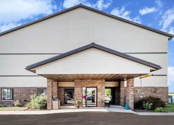 AmericInn by Wyndham Columbus Wisconsin 1