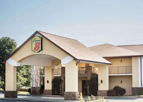 Super 8 by Wyndham Lavonia 1