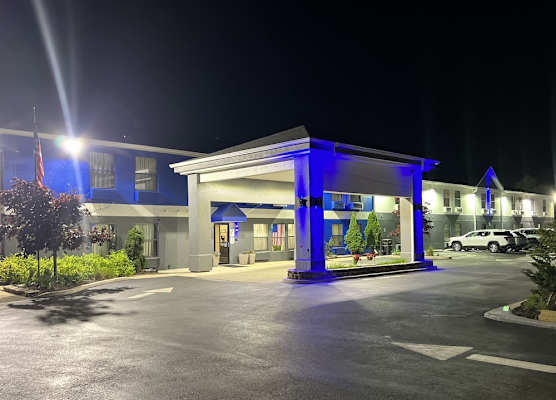 Days Inn by Wyndham Great Lakes Naval Base 1