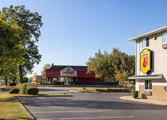 Super 8 by Wyndham Latham - Albany Airport 1