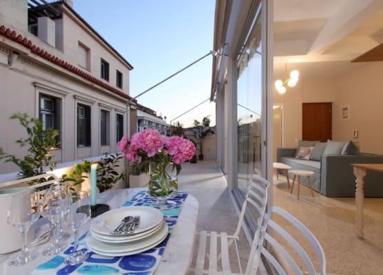 The Marble Suites, PLAKA 1